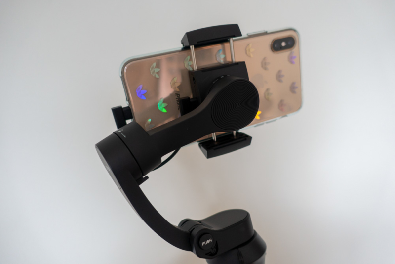 有線で充電しながら使える