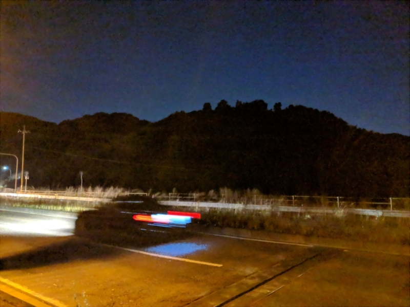 夜景モードは動く被写体に弱い