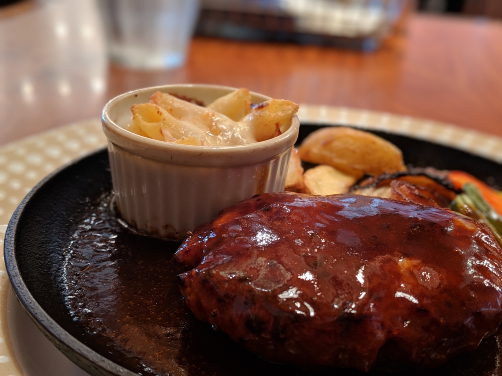 ハンバーグを撮影した写真2(Pixel 3ポートレートモード)