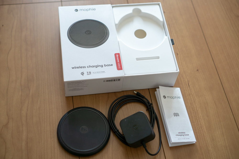 DSC02124.jpg mophie wireless charging baseの同梱品