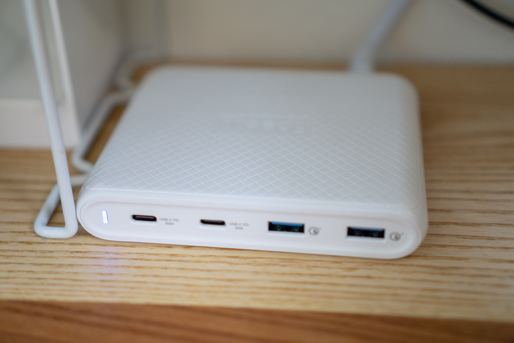 Freedy 90W マルチポートチャージャー EA1707