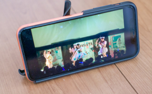 campino iPhone XRケース「OLE stand」レビュー動画視聴に便利