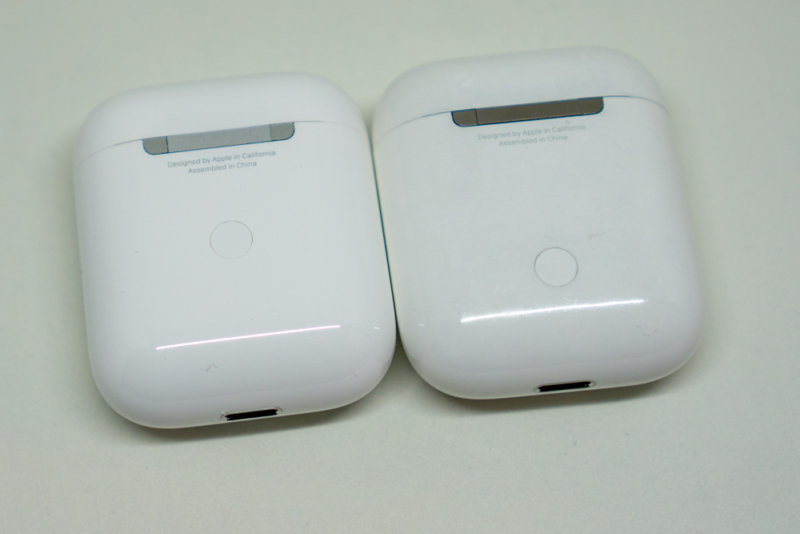 第1世代AirPodとの比較(裏面)