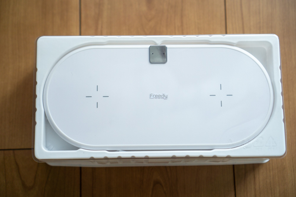 Freedy「デュアルワイヤレス充電パッド EA1202WH」本体