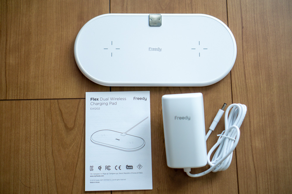 Freedy「デュアルワイヤレス充電パッド EA1202WH」の同梱品