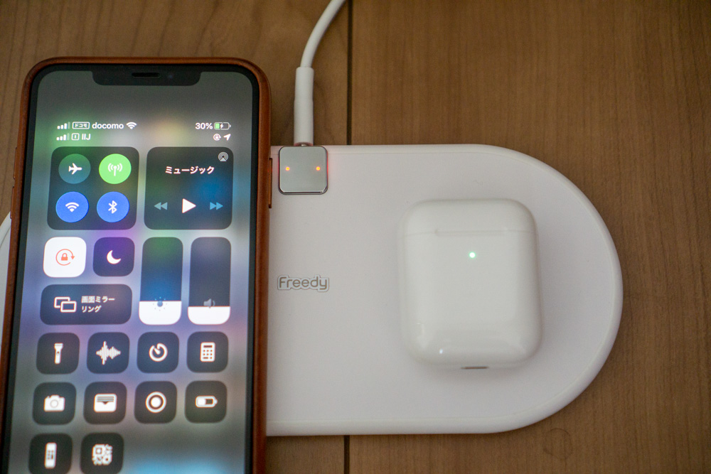 AirPods充電中