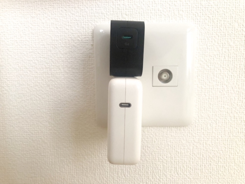 RAVPower 「RP-PC112」MacBook Pro純正充電器厚さ比較