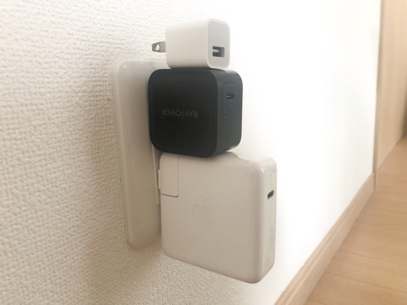 RAVPower 「RP-PC112」MacBook Pro純正、iPhone純正充電器サイズ比較