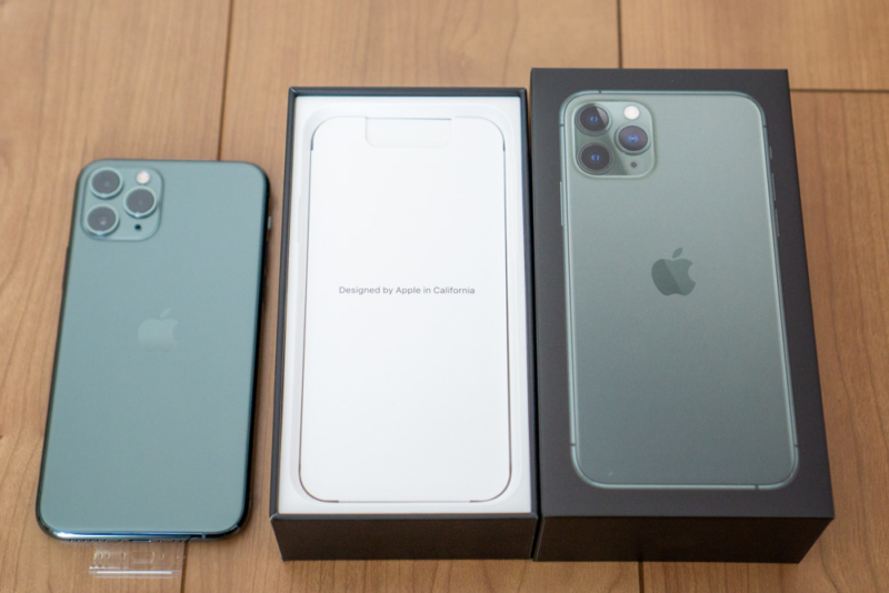 本体をとると「Designed by Apple in California」