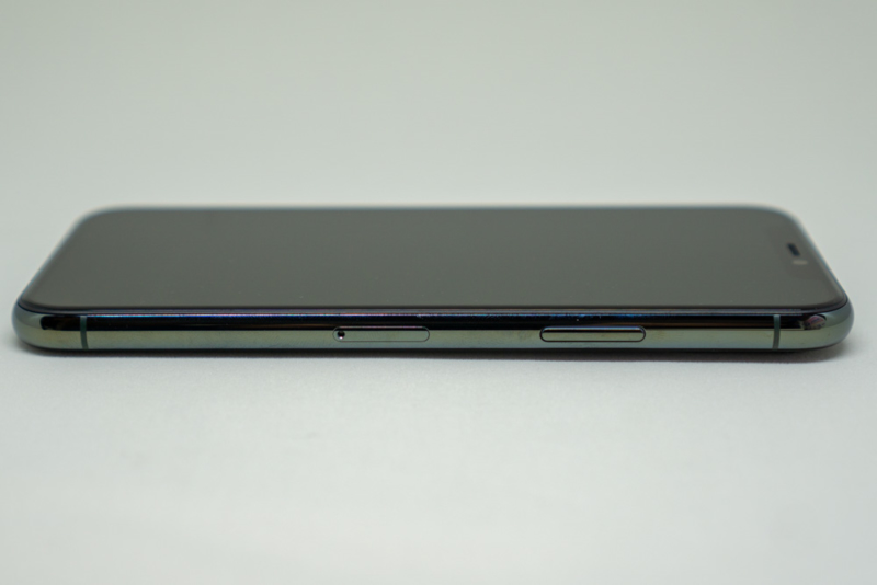 iPhone 11 Pro右側面