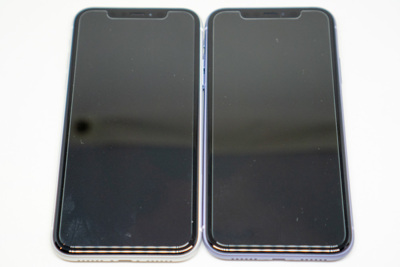 iPhone 11とiPhone XRの正面