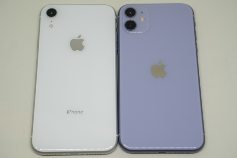 iPhone XRとiPhone 11の背面比較