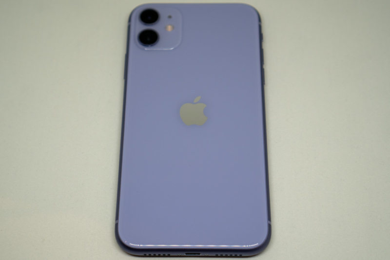 iPhone 11を背面から