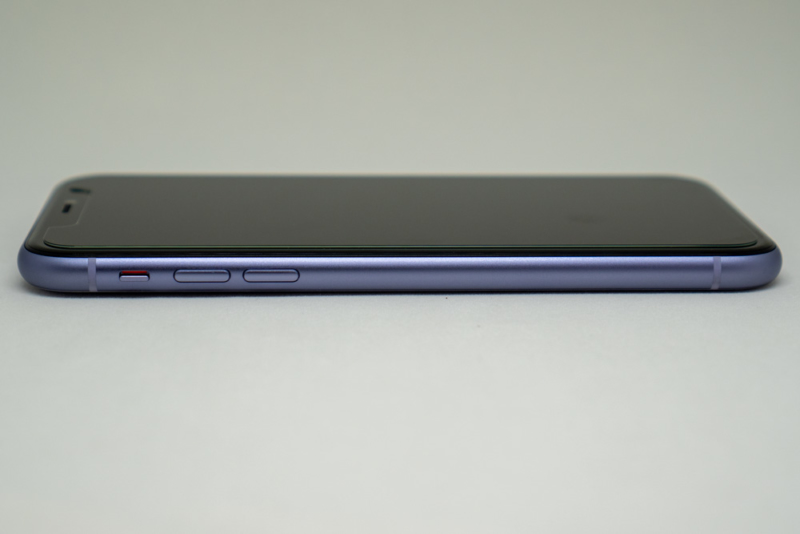 iPhone 11 左側面