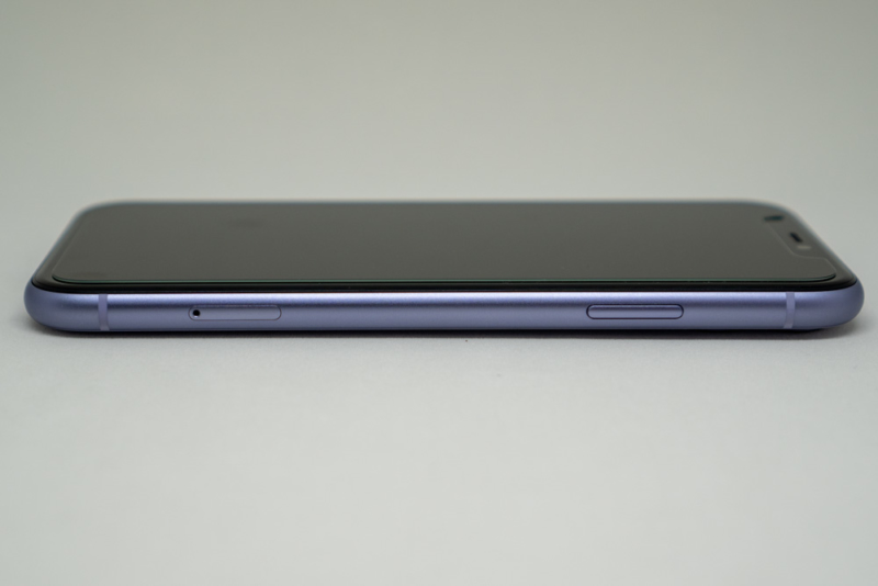 iPhone 11 右側面