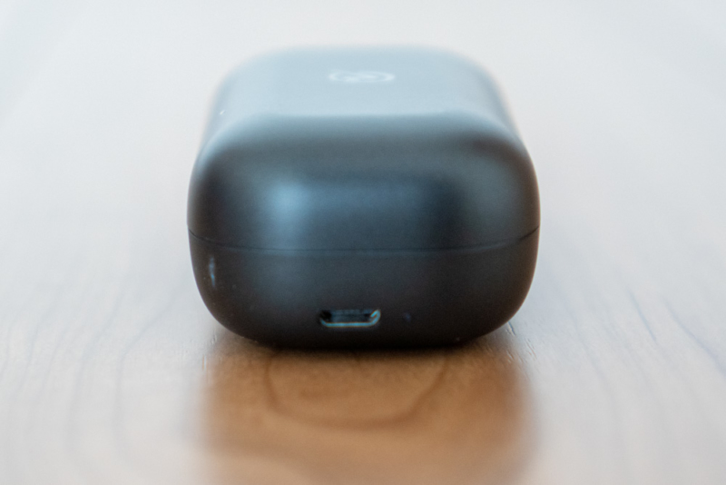 ケースの充電はmicro-USB
