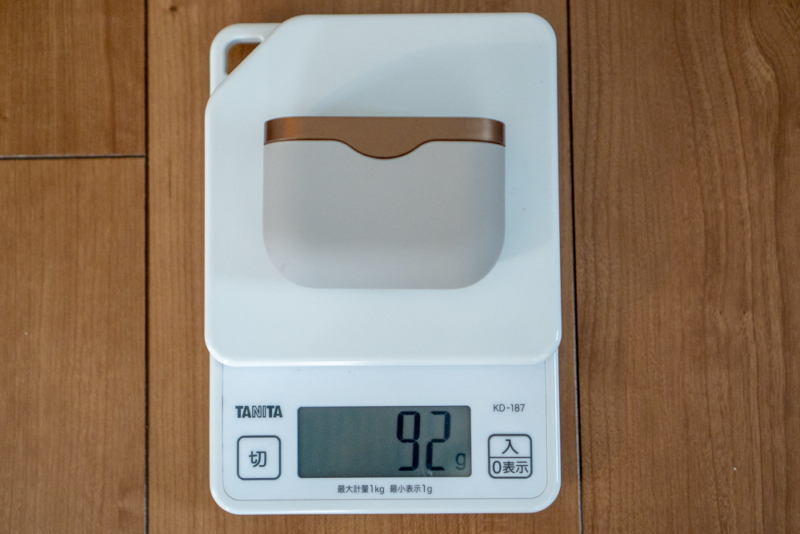 イヤホンセットの重量は92グラム