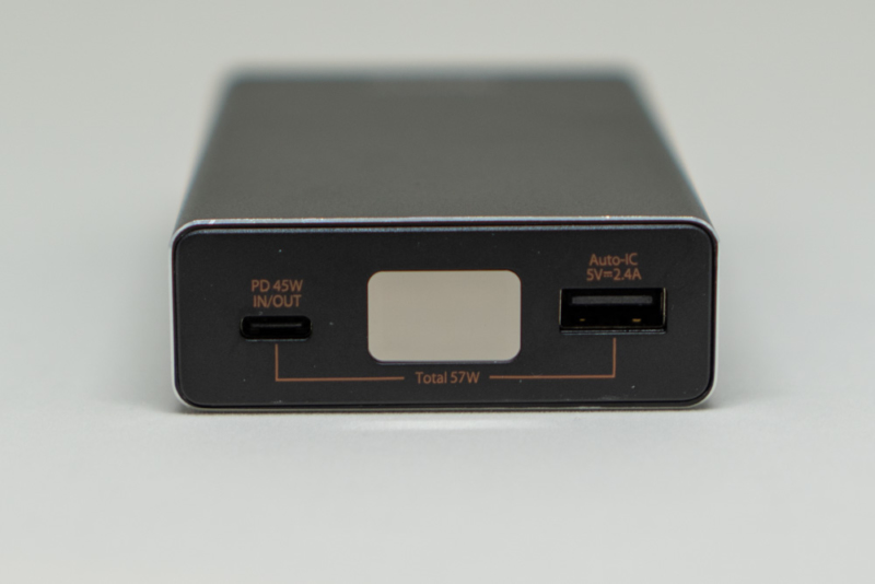USB-CとUSB-Aのポートが1つずつ