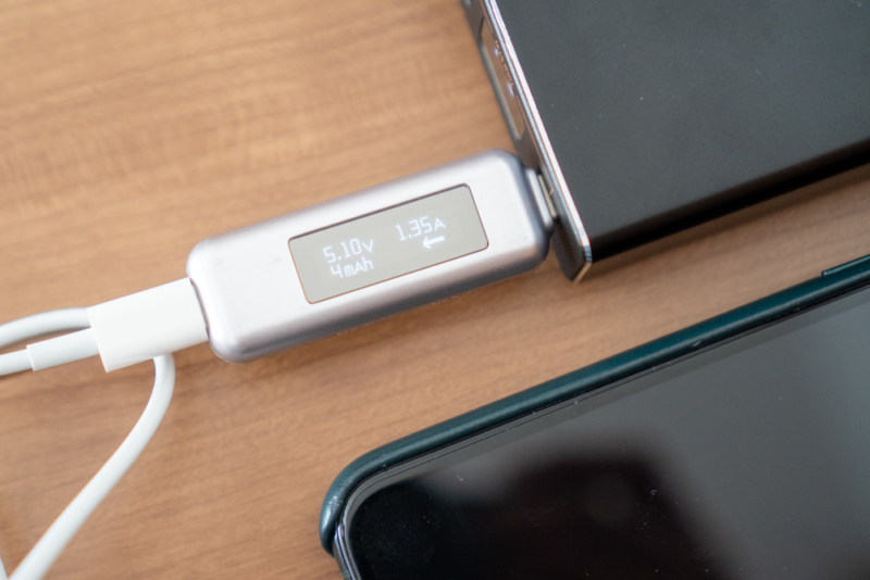 iPhone 11 Proを充電