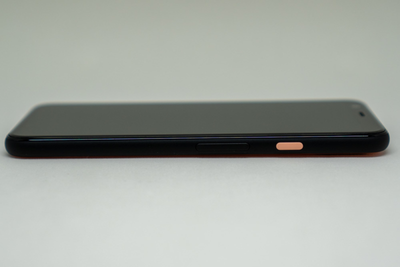 Pixel 4右側面