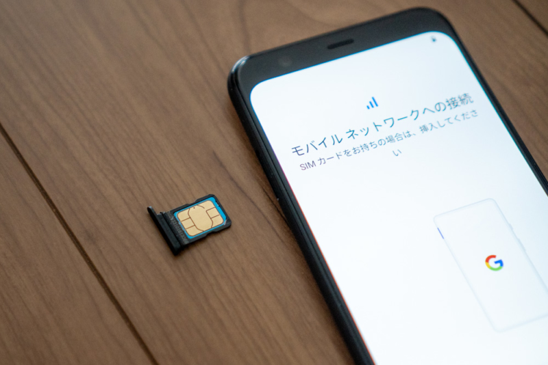 SIMカードスロットは本体側面