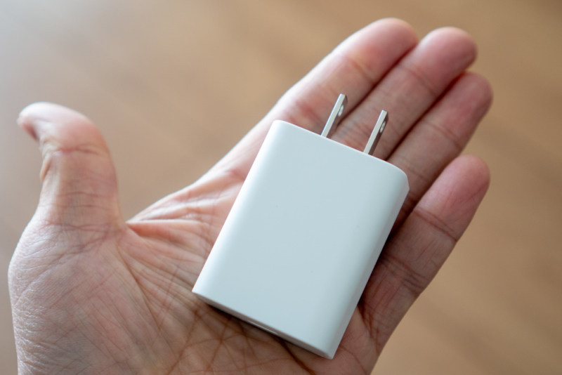 Pixel 4に付属の18W USB-C充電器は大きい