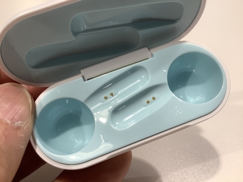 充電端子