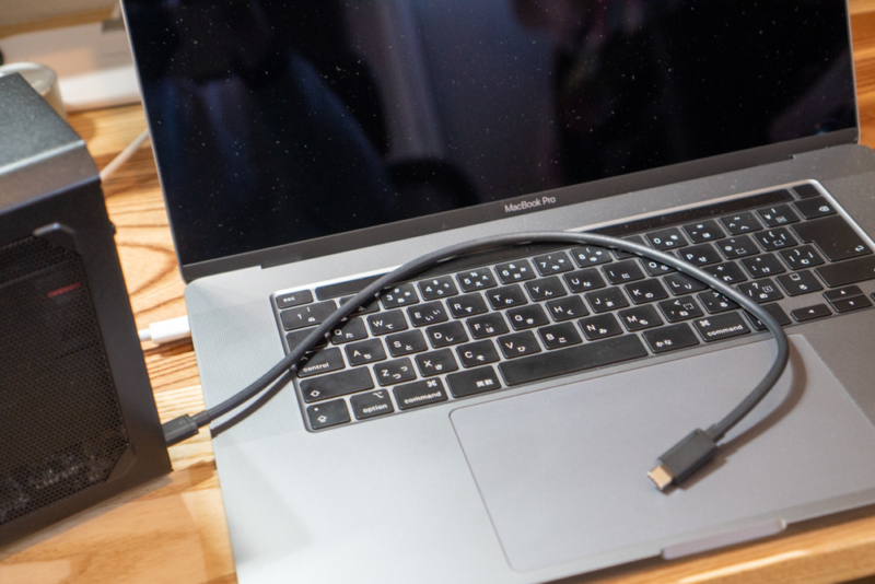 Thunderbolt 3の性能を発揮するために50cm以内のケーブルが必須