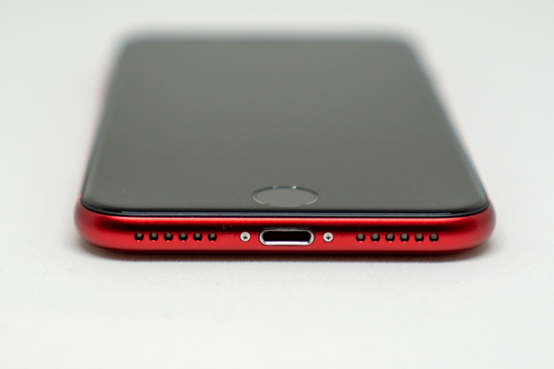 iPhone SE 第2世代の人気色(カラーバリエーション)は？ホワイトが売れ筋だが、(PRODUCT)REDの渋さは男性におすすめ