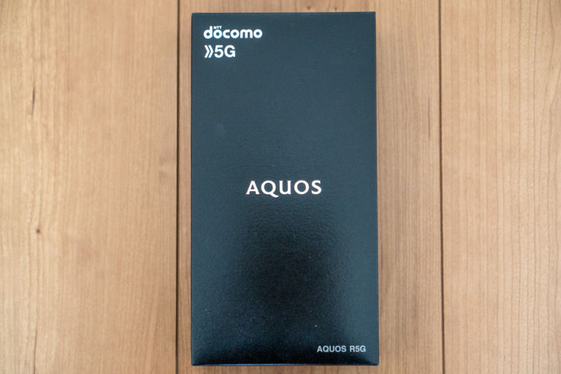 AQUOS R5Gのパッケージ