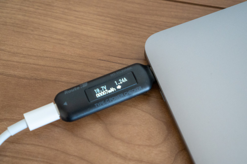 MacBook Airを充電