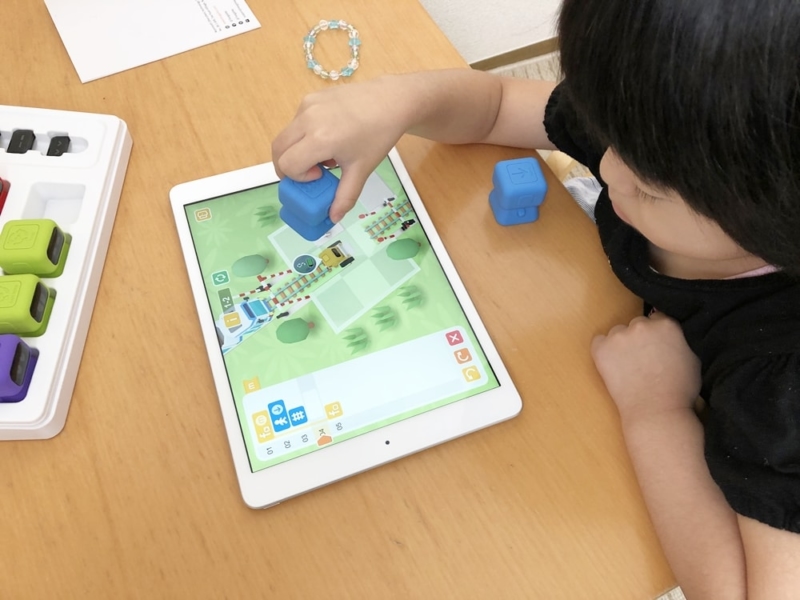 【Tangiplay Coad N Play】プレイする子供