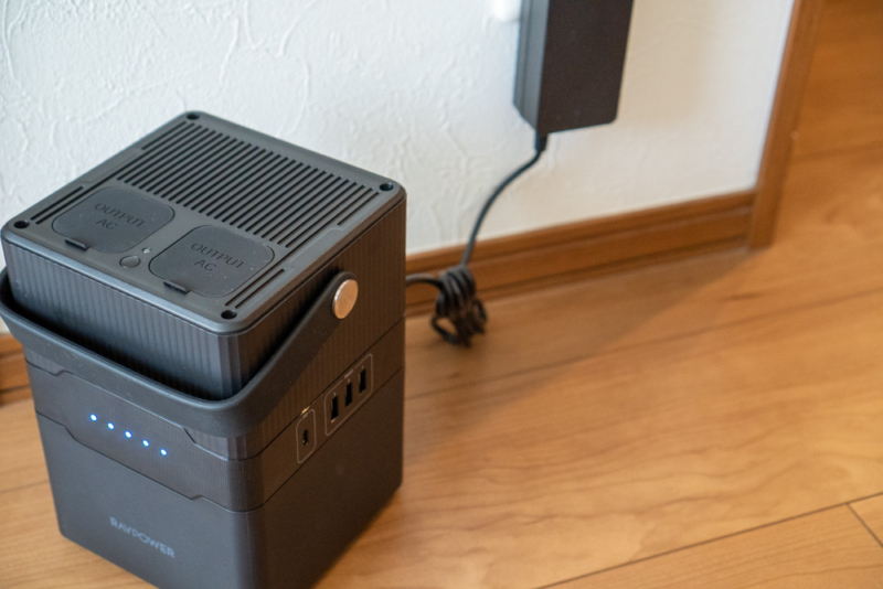 本体の充電はACアダプタかUSBケーブル