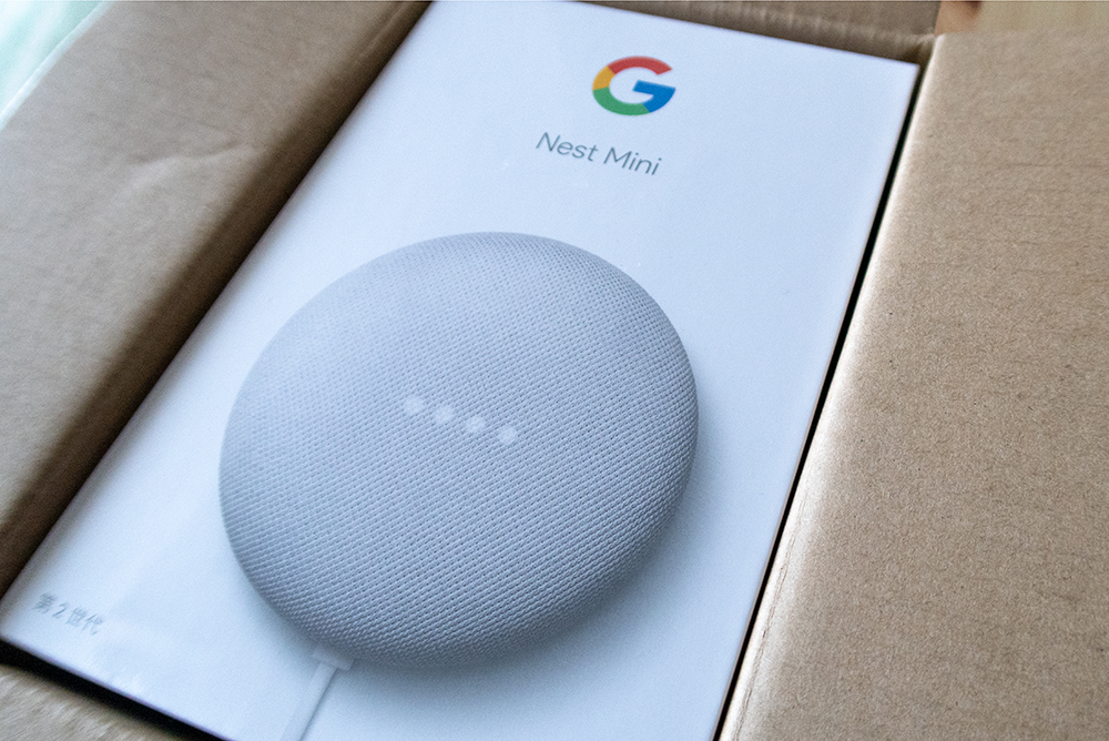 段ボールに入ったGoogle Nest Mini