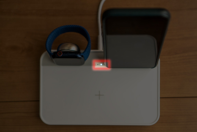 スタンドで充電中