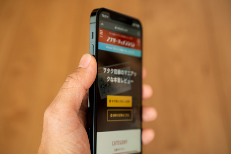 iPhone 12は角張ったデザイン