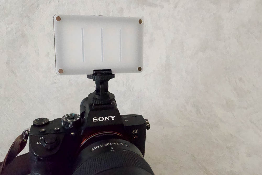 miggo PICTAR SMART LIGHT カメラに装着