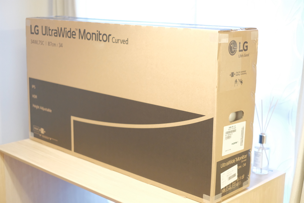 LG「34WL75C」曲面ウルトラワイドディスプレイ 外箱