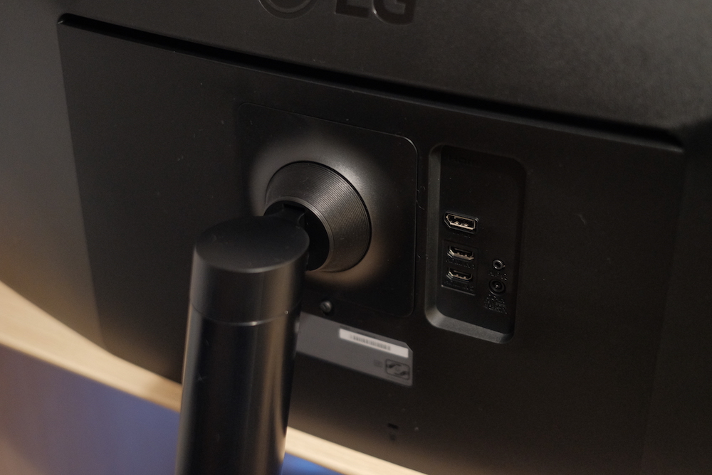 LG「34WL75C」曲面ウルトラワイドディスプレイ 「Thunderbolt 3」に対応していない