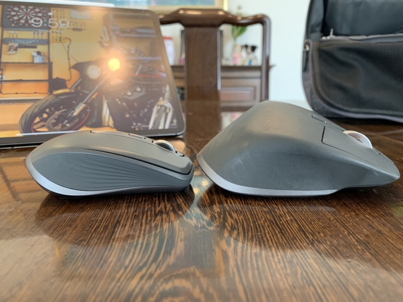 MX Master 3と比べるとコンパクト