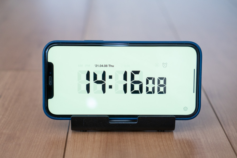 お古のiphoneは置き時計として有効活用 Lcd Clockアプリ で卓上時計を実現 アナザーディメンション