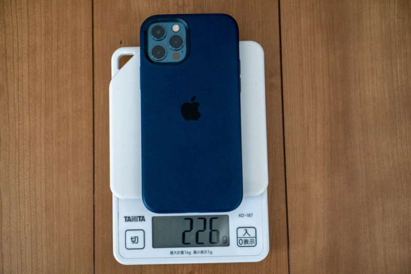 iPhone 12 Proは200グラムを優に超える