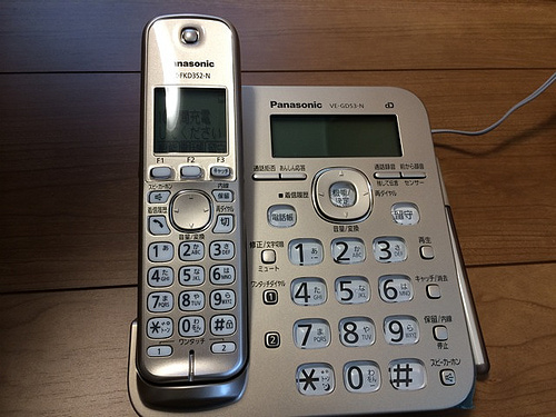 Panasonic製DECT準拠方式電話機と中継アンテナ「KX-FKD2」で、固定電話 