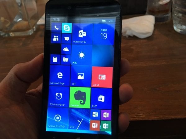 Windows 10 Mobileのスマホ「FREETEL KATANA01」
