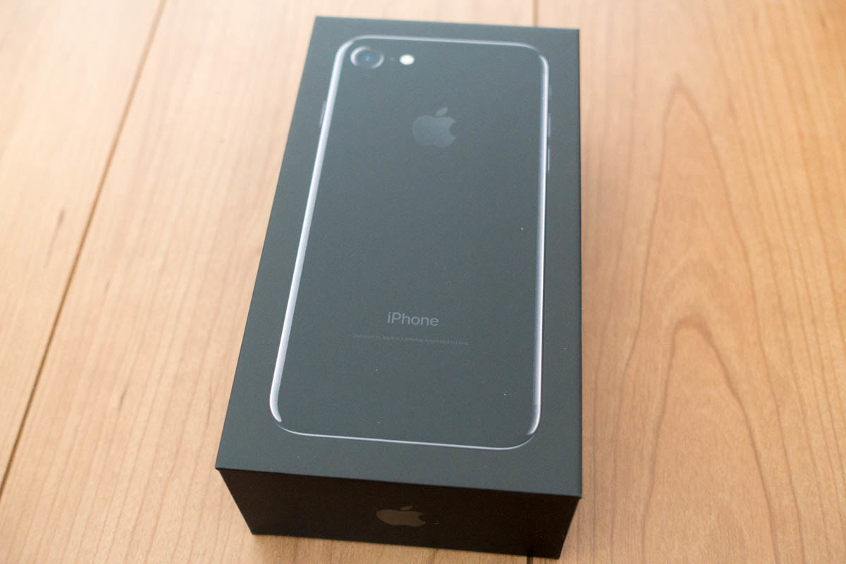 iPhone 7ジェットブラック開封レポート。漆黒のiPhoneがカッコイイ 