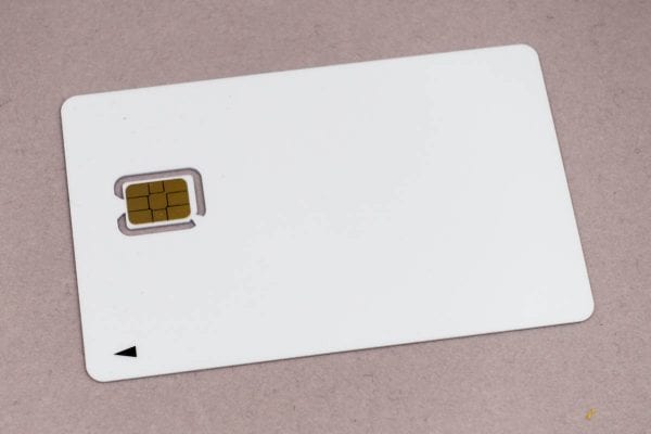 真っ白なSIMカード（nuro）