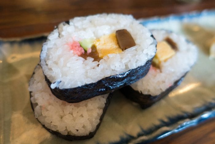 名物の1つの巻き寿司