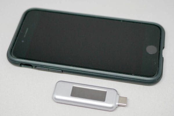 iPhone 7と比較。かなり小さい