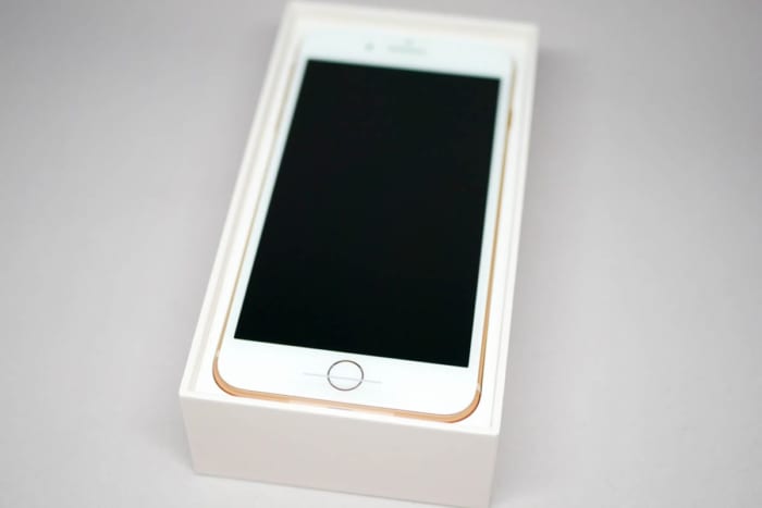 iPhone 8 Plus ゴールド登場