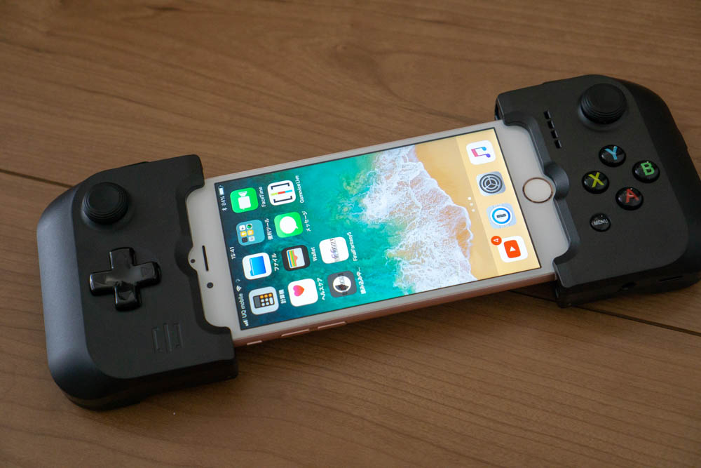iPhone 6sに「GAMEVICE Game Controller for iPhone v2」を装着